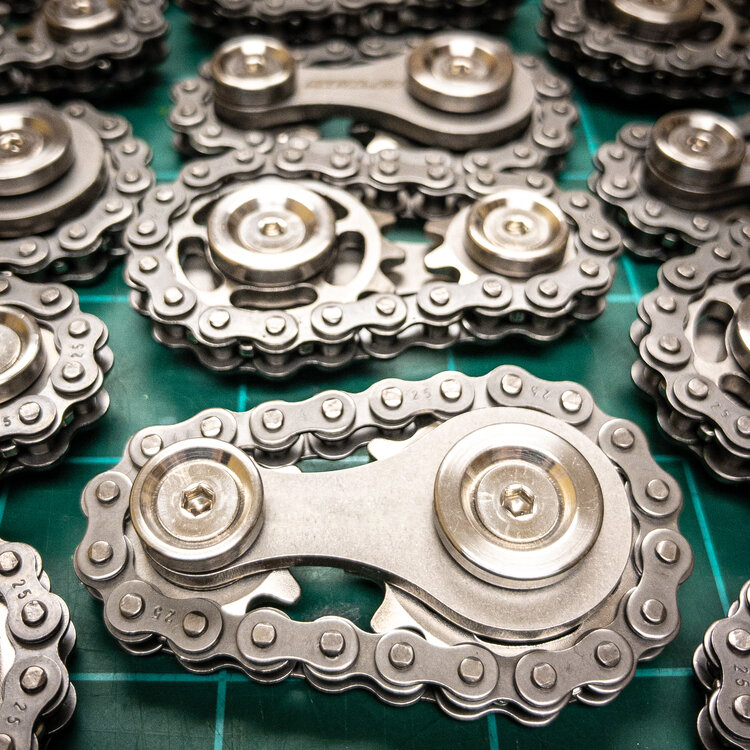 Chain Fidget Spinner - draagbaar stress-speelgoed met kalmerend geluid, compact ontwerp, roestvrij staal, verkrijgbaar in meerdere kleuren