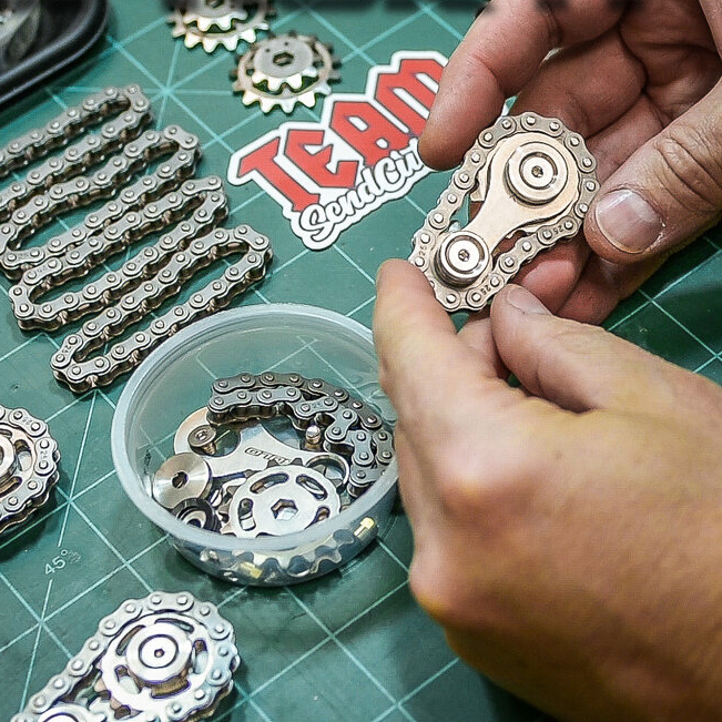 Chain Fidget Spinner - draagbaar stress-speelgoed met kalmerend geluid, compact ontwerp, roestvrij staal, verkrijgbaar in meerdere kleuren